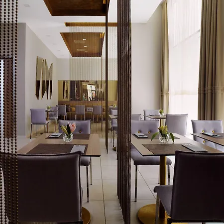 By Marriott מלון 4*