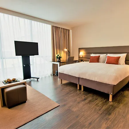 By Marriott מלון
