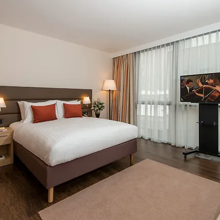 מלון By Marriott 4*